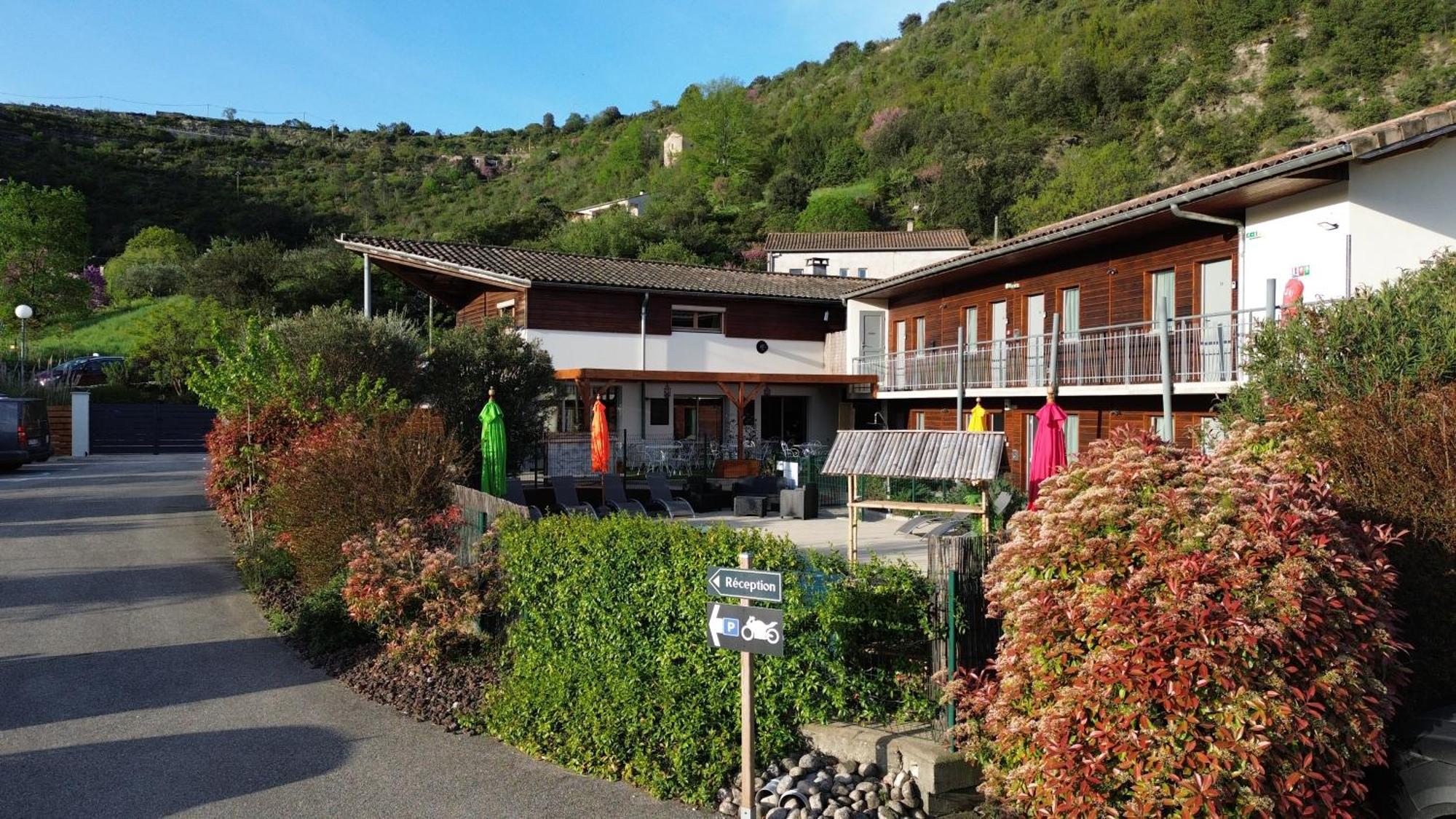 Hotel Le Vanseen Les Vans Exteriér fotografie