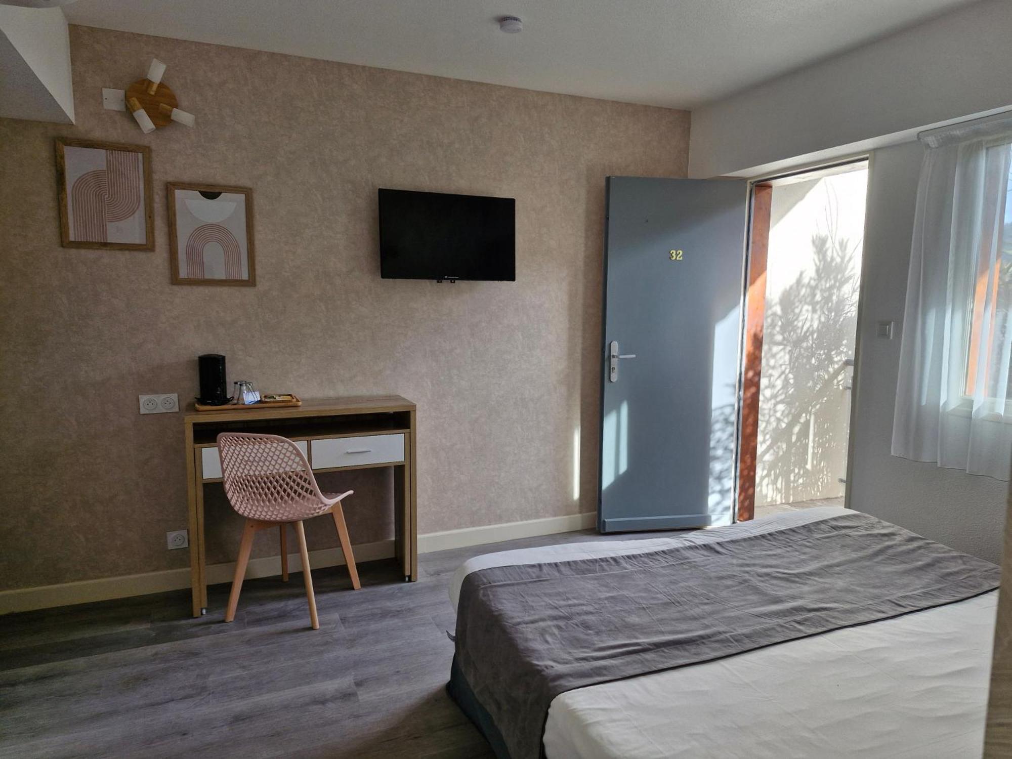 Hotel Le Vanseen Les Vans Exteriér fotografie